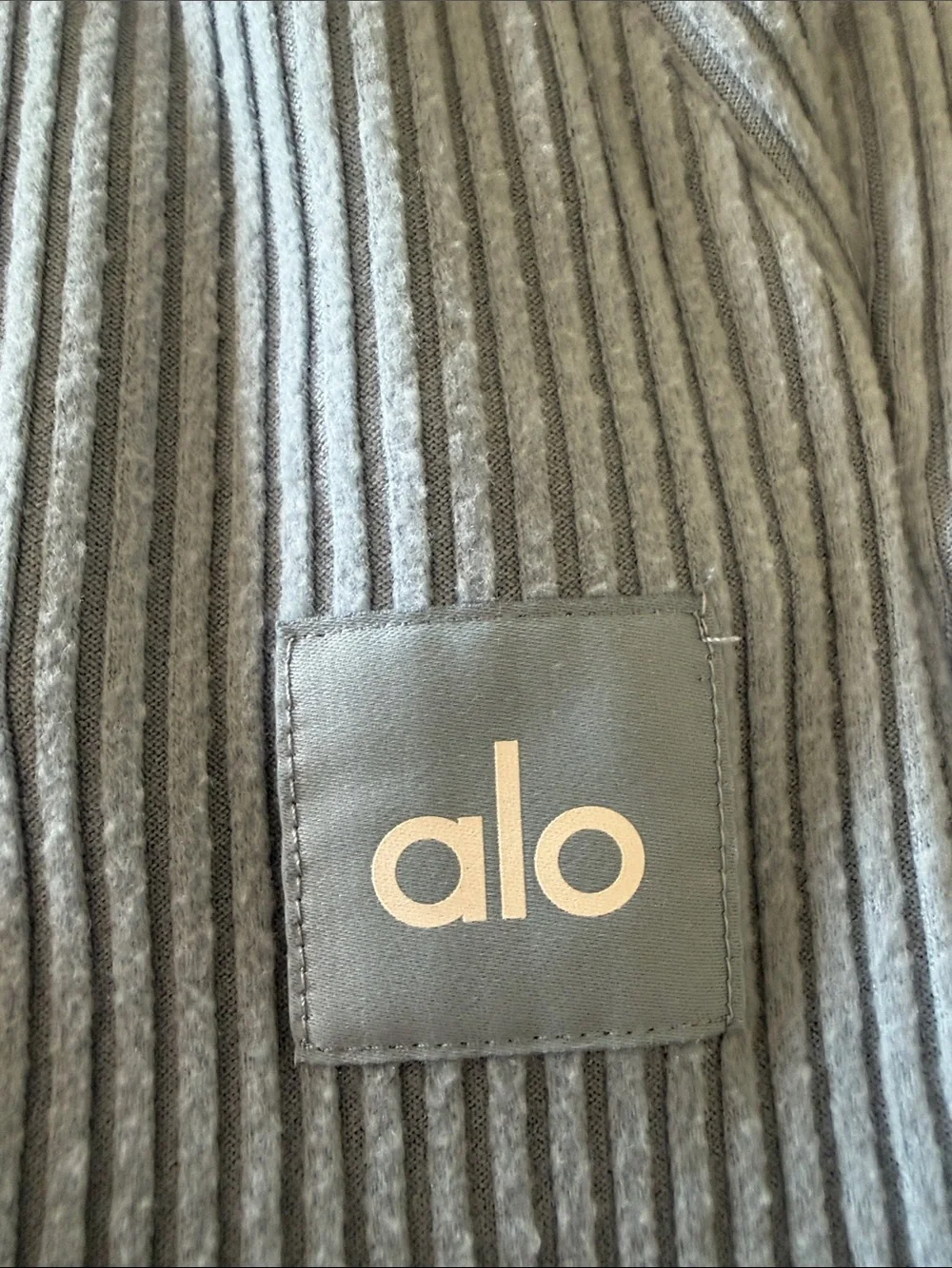 ALO Yoga Muse Sweatpants in light blue size XS